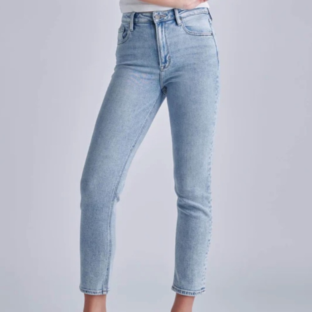 Like New Hidden Zoey Lightwash Classic Stretch Mom Straight Jeans Size 29